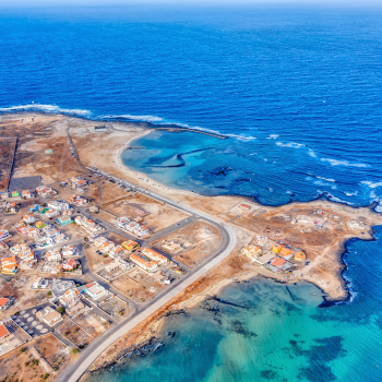 OBRAS DE REQUALIFICAÇÃO DA ORLA MARÍTIMA DA BAÍA DAS GATAS, NA ILHA DE SÃO VICENTE